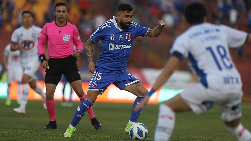 Universidad de Chile levanta cabeza y se impone en un estrecho partido a Huachipato en el Santa Laura
