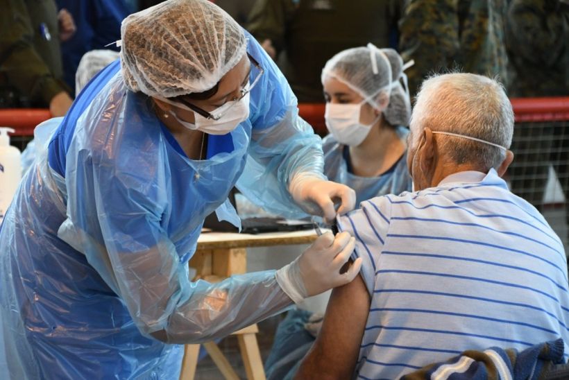 Los Ríos: Vacunación contra Covid-19 lleva 39,4% de avance en aplicación de cuarta dosis