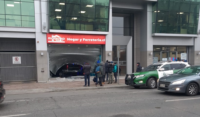 Delincuentes roban tienda en Temuco utilizando el método del alunizaje
