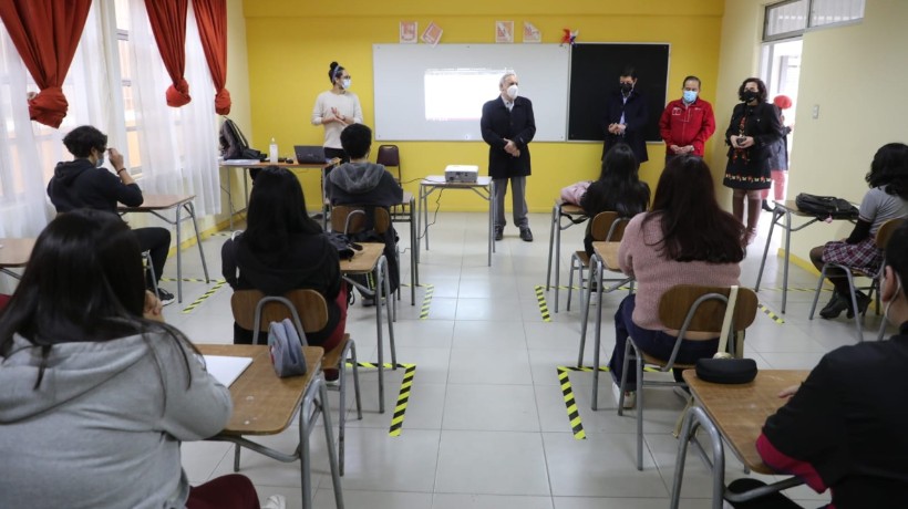 Decretan alerta amarilla para Antofagasta por nube tóxica que dejó incendio en exvertedero y suspenden clases en toda la ciudad Decretan alerta amarilla para Antofagasta por nube tóxica que dejó incendio en exvertedero y suspenden clases en toda la ciudad