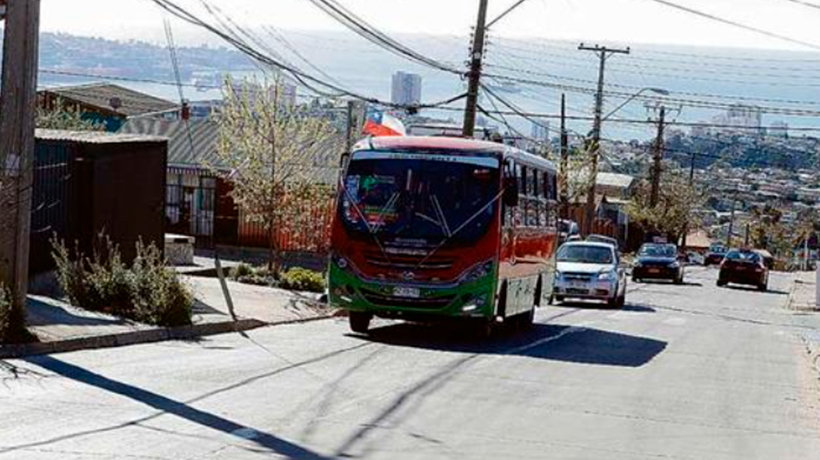 Atacaron con piedras a micro en la población Juan Pablo II de Valparaíso