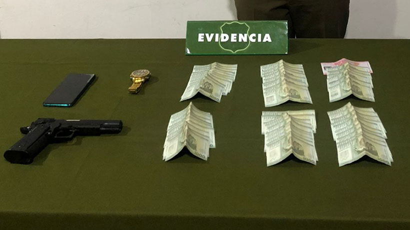 Dos jóvenes detenidos por asaltar a chofer de aplicación móvil