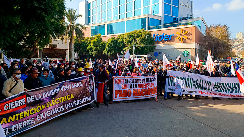 Trabajadores de Codelco se manifestaron en las afueras del Congreso: exigen mayor inversión