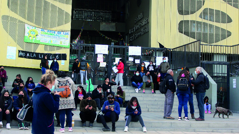 Apoderadas se toman escuela E-10 de Tocopilla por rechazo a la implementación de “Ley 6+6”
