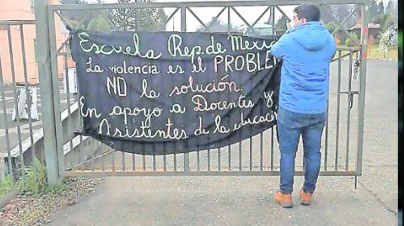 Curacautín: liceo Municipal Las Araucarias se moviliza por pelea que protagonizaron dos alumnas