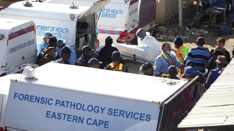 Investigan la extraña muerte de 21 adolescentes en un bar en Sudáfrica Investigan la extraña muerte de 21 adolescentes en un bar en Sudáfrica