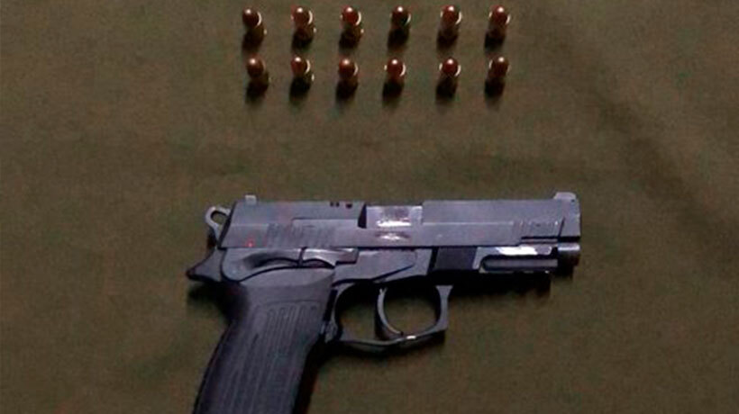 Llamado al 133 delató a hombre que manipulaba un arma al interior de un auto en plena plaza Llamado al 133 delató a hombre que manipulaba un arma al interior de un auto en plena plaza