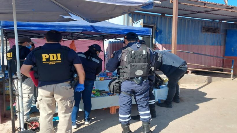 Decomisan 105 kilos de fármacos durante fiscalización en feria La Quebradilla en Alto Hospicio Decomisan 105 kilos de fármacos durante fiscalización en feria La Quebradilla en Alto Hospicio