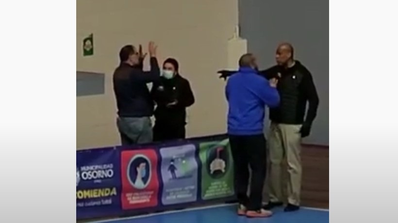 La fuerte sanción que aplicaron a dos técnicos de baloncesto Osorno por discusión en partido de series menores