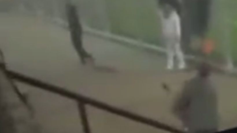 [VIDEO] Impacto en Santa Juana: un hombre amenazó con una motosierra a otros individuos durante un partido de fútbol