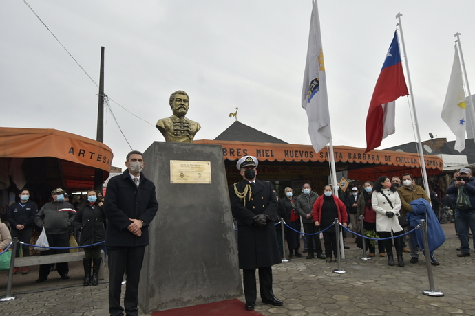 Municipalidad de Chillán y II Zona Naval inauguran busto al héroe chillanejo Sargento Aldea