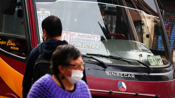 Choferes del transporte público de la Región de Valparaíso aseguran que “no alcanza” combustible para completar jornadas de trabajo