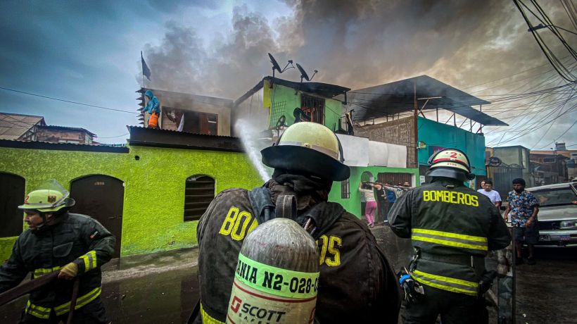 [VIDEO] Tres casas afectadas y 35 damnificados dejó incendio en población Rubén Godoy en Iquique