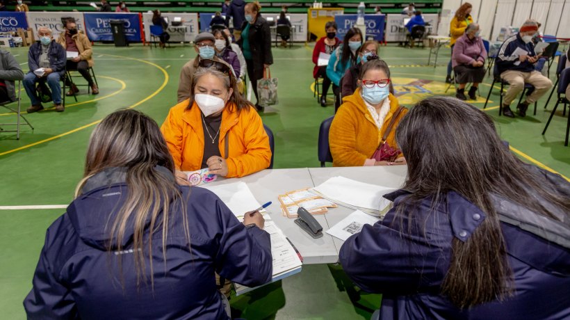 Adultos mayores de Penco comenzaron a inscribirse para comprar gas a $10 mil