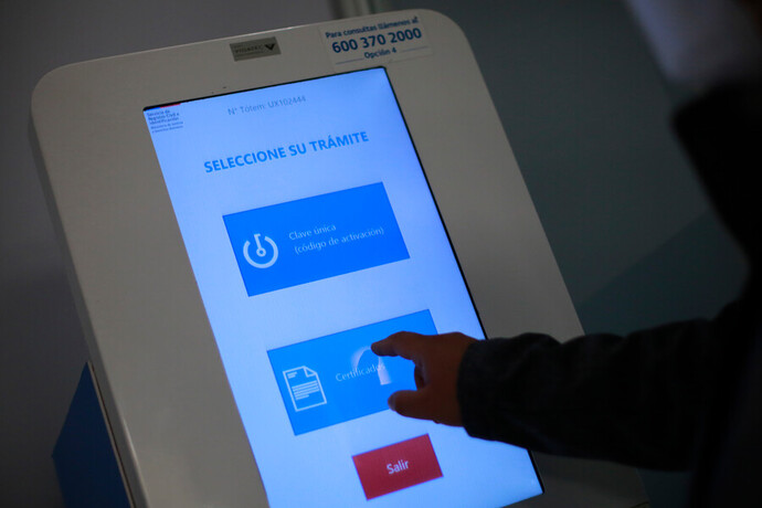 Instalan Tótem de autoatención del Registro Civil en Ñiquén