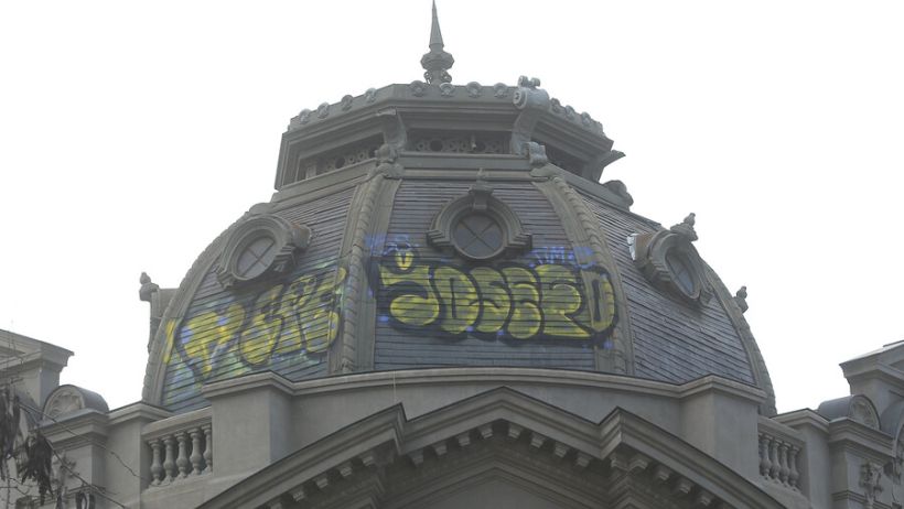 Museo Nacional de Bellas Artes condenó vandalización de una de sus cúpulas con un grafiti