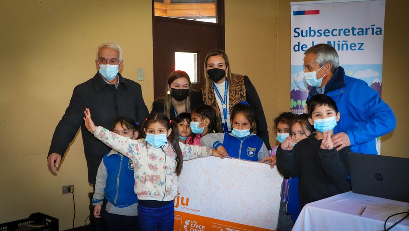Programa Chile Crece Contigo hizo entrega de un kit de estimulación infantil "RINJU" a la Escuela de Ranchillo de Yungay