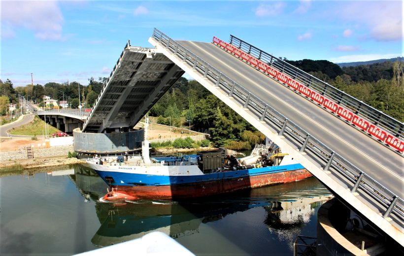 MOP concretó nueva apertura del puente Cau Cau de Valdivia luego de reprogramación de maniobra por ajuste de clindros