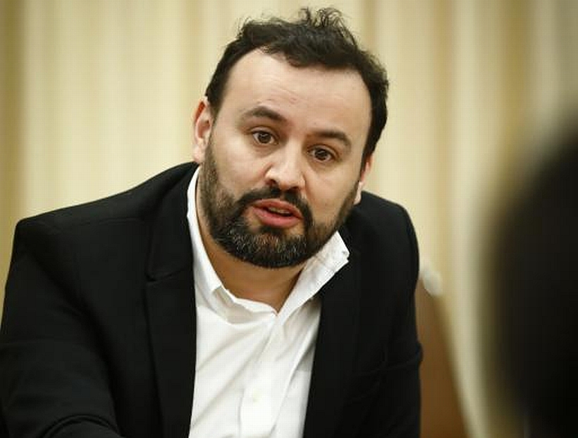 Diputado Bernales destacó ingreso de "personas más moderadas" en cambio de gabinete