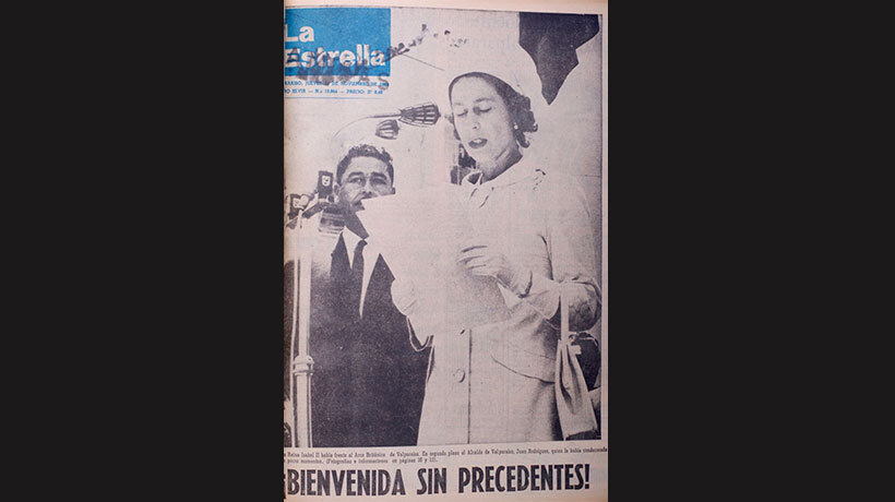 El día que la Reina Isabel II visitó Valparaíso, recorrió la ciudad en el Ford Galaxie Presidencial y visitó la cripta de Prat El día que la Reina Isabel II visitó Valparaíso, recorrió la ciudad en el Ford Galaxie Presidencial y visitó la cripta de Prat