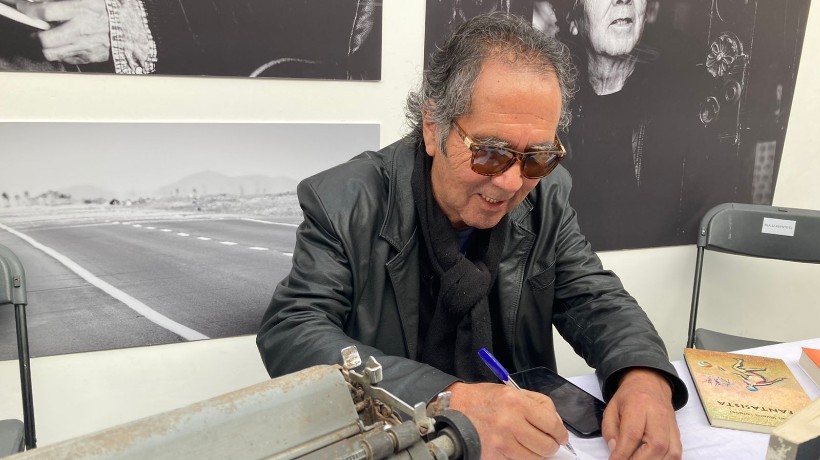 Hernán Rivera Letelier: "Que hagan un reconocimiento después de muerto, no tiene ningún brillo, pero en vida, es impresionante" Hernán Rivera Letelier: "Que hagan un reconocimiento después de muerto, no tiene ningún brillo, pero en vida, es impresionante"