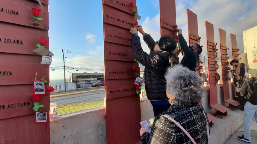 Agrupación de familiares de ejecutados y detenidos políticos de la dictadura realizaron velatón en Memorial de Antofagasta