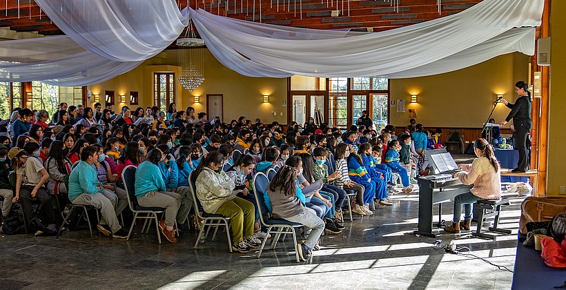 Teatro del Lago prepara coro que reúne cerca de 300 niños de la región de Los Lagos Teatro del Lago prepara coro que reúne cerca de 300 niños de la región de Los Lagos