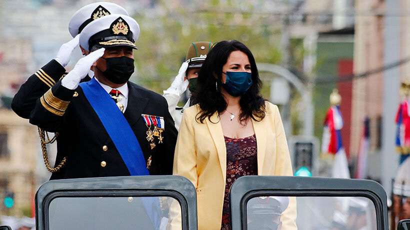 Con cuecas y marchas: las imágenes que dejó el desfile militar de Fiestas Patrias en Valparaíso