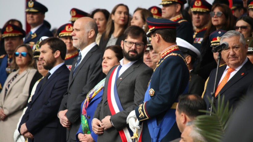 Presidente dijo estar "orgulloso" de Parada Militar y habló de insultos a su arribo: "Les pido que no le falten el respeto a las instituciones de la patria" Presidente dijo estar "orgulloso" de Parada Militar y habló de insultos a su arribo: "Les pido que no le falten el respeto a las instituciones de la patria"