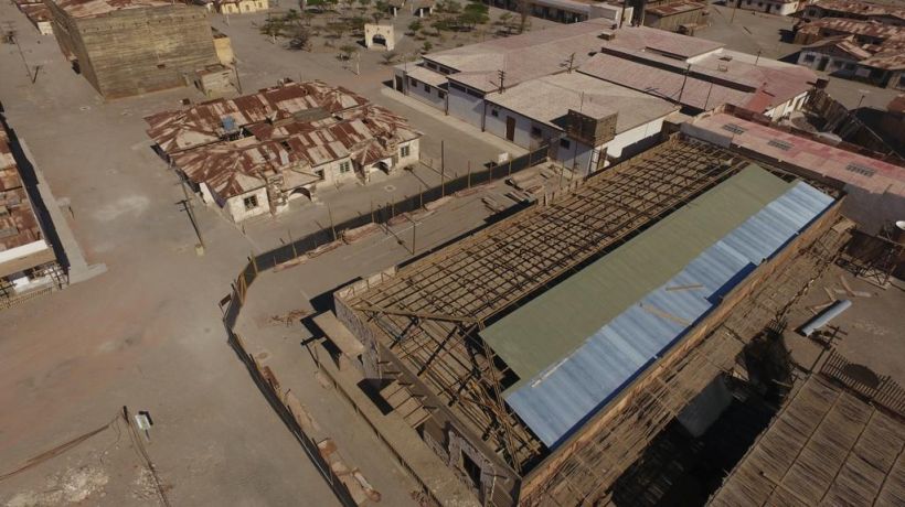 Avanzan obras de reposición de techumbre y mejoras de la fachada de escuela de la Salitrera Humberstone