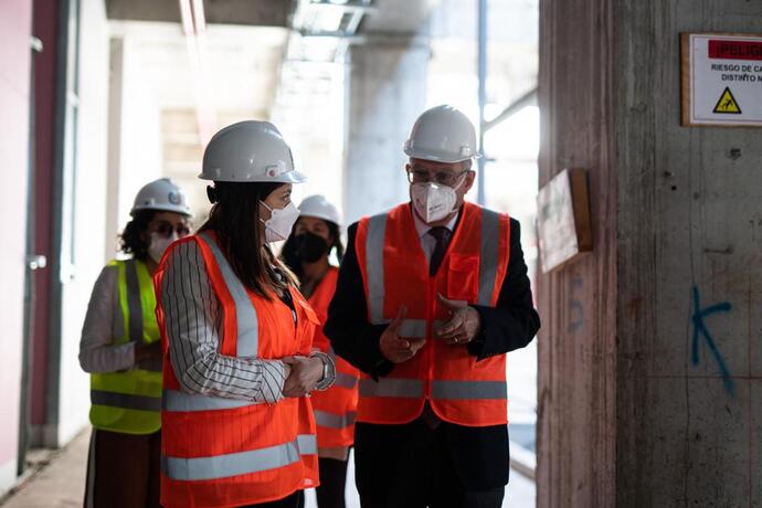 Directiva Nacional del Colegio Médico realizó visita a las obras del nuevo Hospital Regional de Ñuble