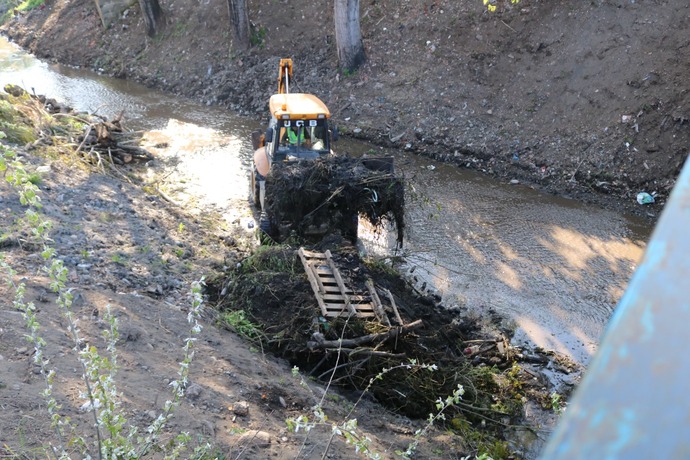 Realizan conservación y limpieza de 4 esteros de Chillán y Chillán Viejo