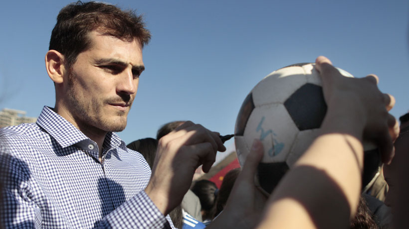 Iker Casillas sorprende a través de Twitter: "Espero que me respeten: soy gay"
