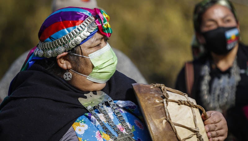 Ciclo de talleres gratuitos busca recatar oficios y tradiciones mapuche: iniciativa beneficia a cerca de 75 personas