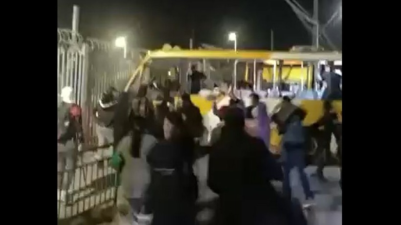 Delincuentes roban bus del Transantiago para intentar saquear supermercado en Puente Alto Delincuentes roban bus del Transantiago para intentar saquear supermercado en Puente Alto
