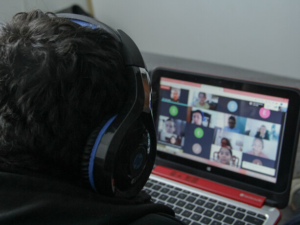 En Ñuble medio centenar de alumnos aún no reciben su computador Junaeb