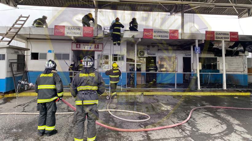 Incendio afectó al terminal de buses rural en Los Ángeles