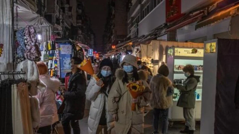 La ciudad china de Wuhan vuelve a confinar uno de sus distritos por rebrote de Covid-19 La ciudad china de Wuhan vuelve a confinar uno de sus distritos por rebrote de Covid-19