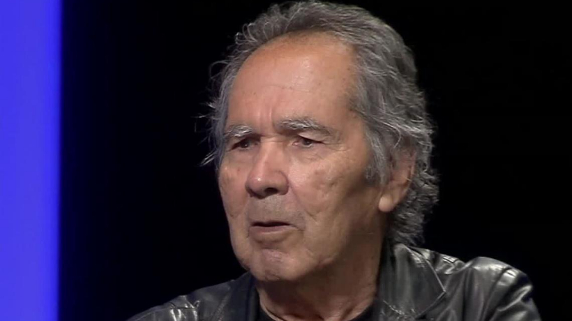 Hernán Rivera Letelier habla sobre el avance de su enfermedad: "Voy a apelar a un infarto antes de caer en la silla de ruedas" Hernán Rivera Letelier habla sobre el avance de su enfermedad: "Voy a apelar a un infarto antes de caer en la silla de ruedas"