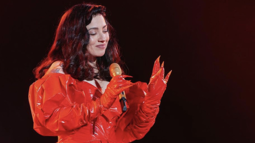 “Ah, perdón, perdón”: Mon Laferte se disculpó por lapsus durante su concierto en el Movistar Arena