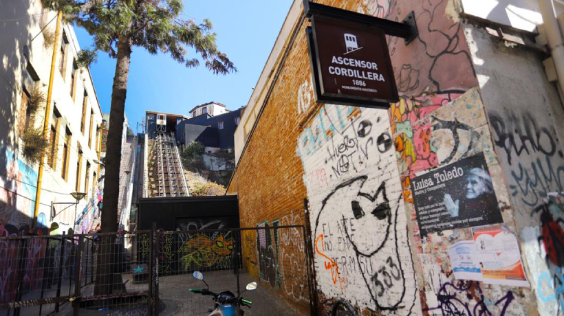 Misión de la Unesco en Valparaíso: vecinos dieron cuenta de daños en la ciudad y pidieron que sea puesta en lista de patrimonio en riesgo