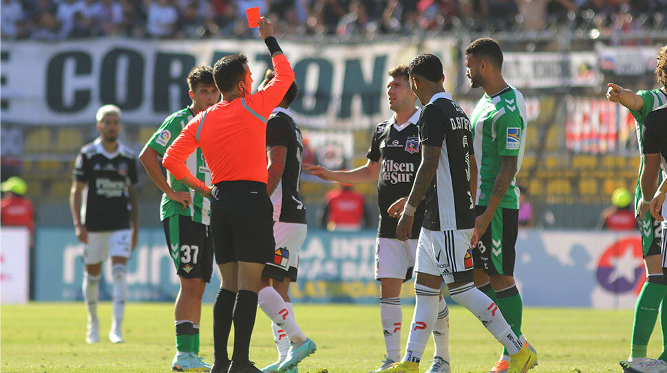 Colo Colo vence por la cuenta mínima a Betis en amistoso lleno de tarjetas en el Estadio Sausalito de Viña del Mar Colo Colo vence por la cuenta mínima a Betis en amistoso lleno de tarjetas en el Estadio Sausalito de Viña del Mar