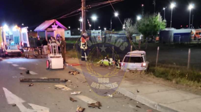 Tres fallecidos dejó el choque de dos autos en Los Ángeles Tres fallecidos dejó el choque de dos autos en Los Ángeles