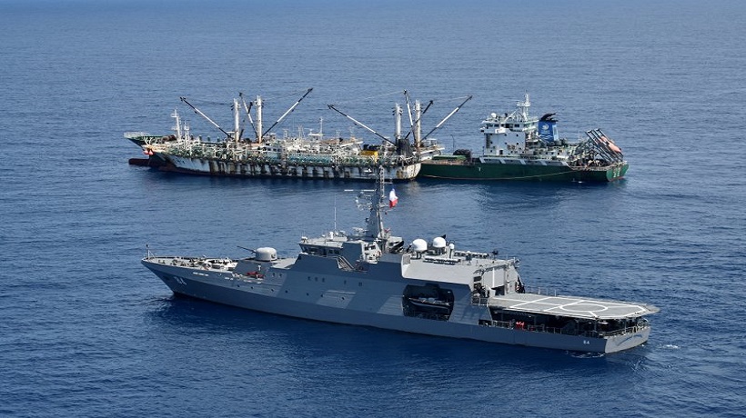 Armada fiscalizó a buques pesqueros y naves mercantes en aguas de tránsito internacional