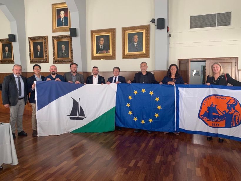 Concejales esperan informe del viaje de alcalde de Puerto Montt a Grecia Concejales esperan informe del viaje de alcalde de Puerto Montt a Grecia