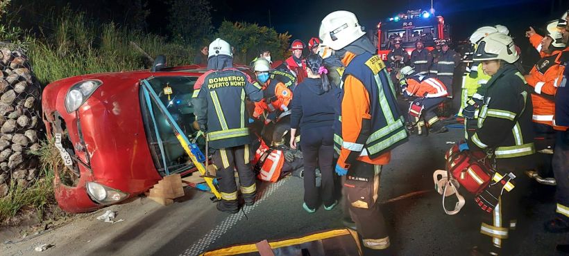 Bombero de Llanquihue resulta lesionado tras volcar su auto en la ruta que une Puerto Varas y Alerce