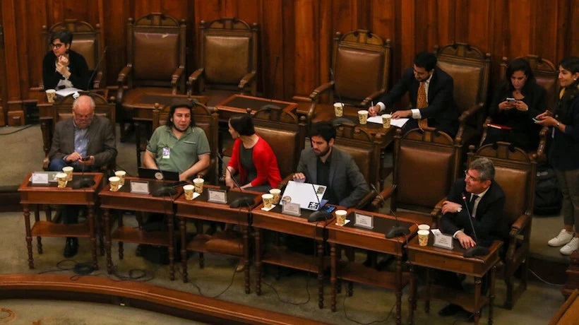 Partidos políticos retoman diálogo en busca de un acuerdo constitucional Partidos políticos retoman diálogo en busca de un acuerdo constitucional