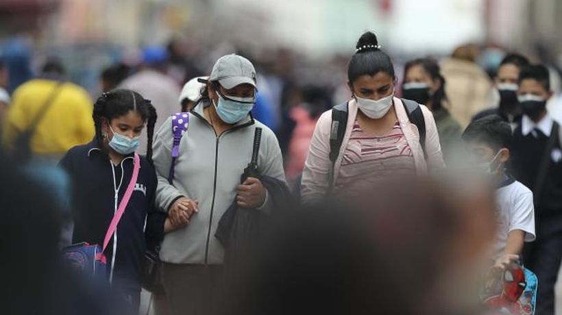 Ecuador vuelve al uso obligatorio de la mascarilla ante fuerte repunte de Covid-19 y de la influenza