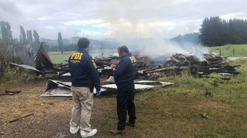 Ataque incendiario afectó a galpón y vivienda del fundo Rucahue en Lanco