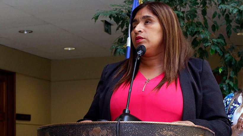 Senadora Campillai crítica el acuerdo constitucional: "La democracia no se está respetando"